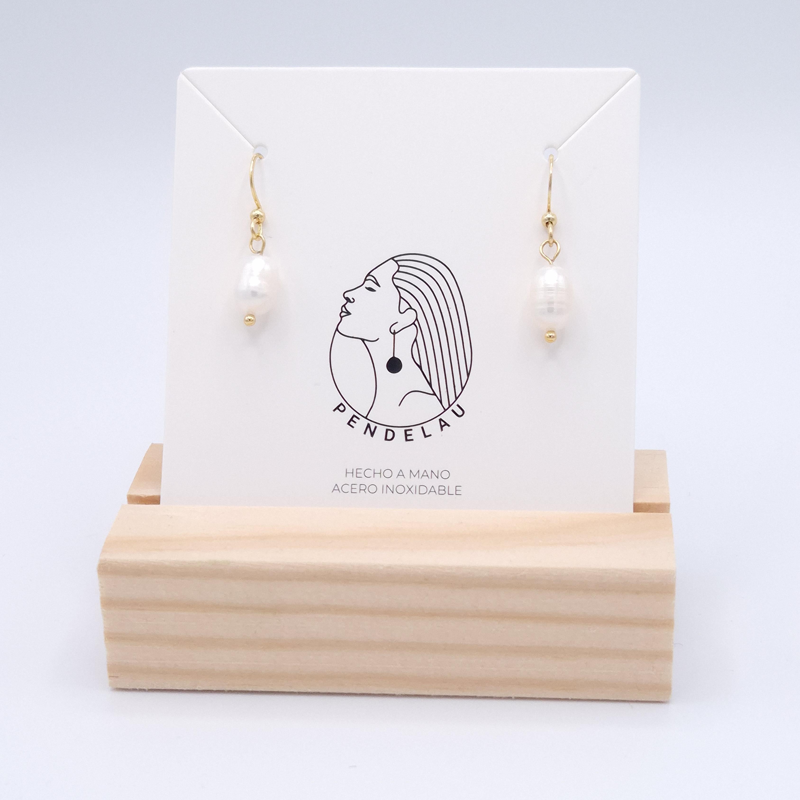 Pendientes colgantes de perlas barrocas naturales con acero dorado