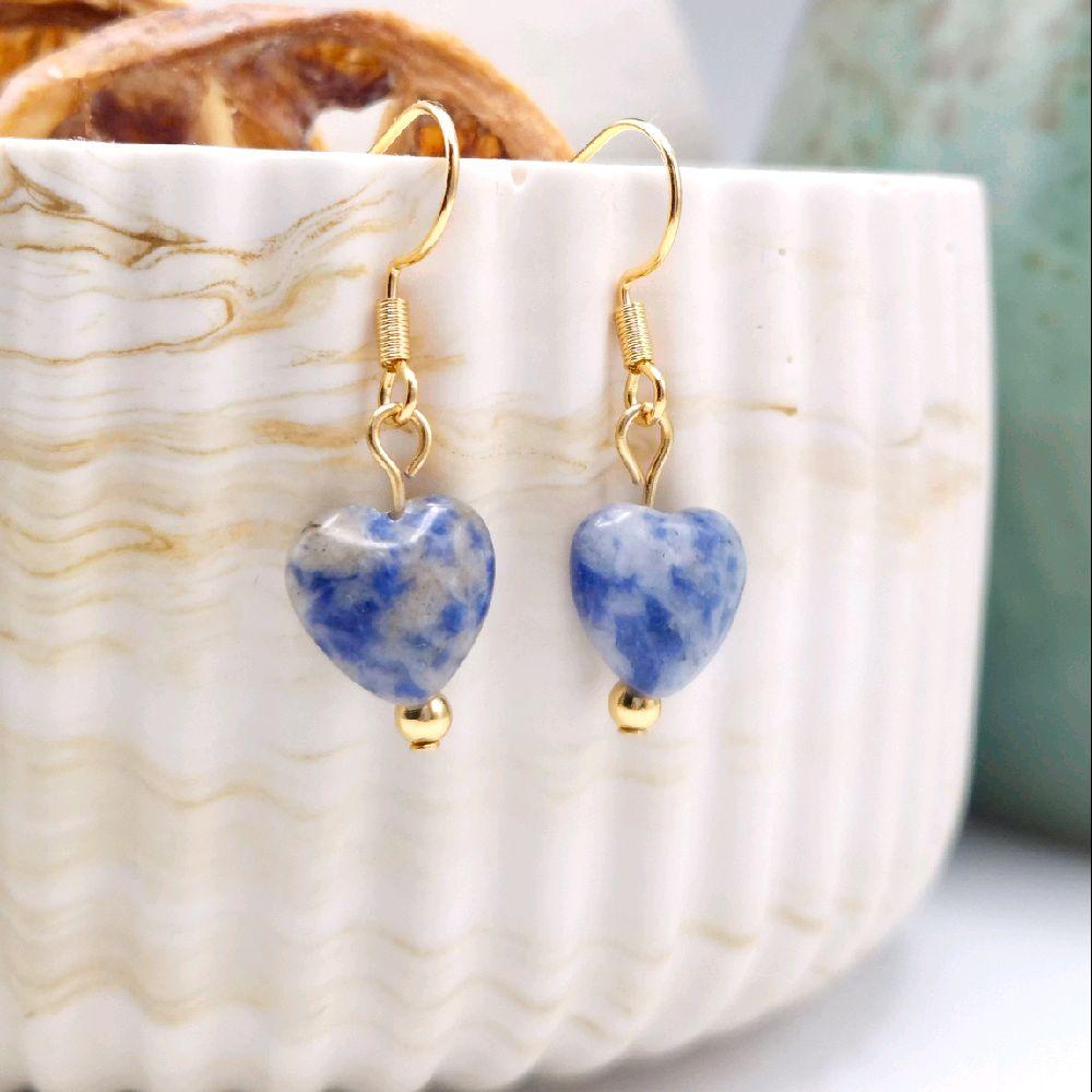 Pendientes corazón con sodalita natural cierre aro
