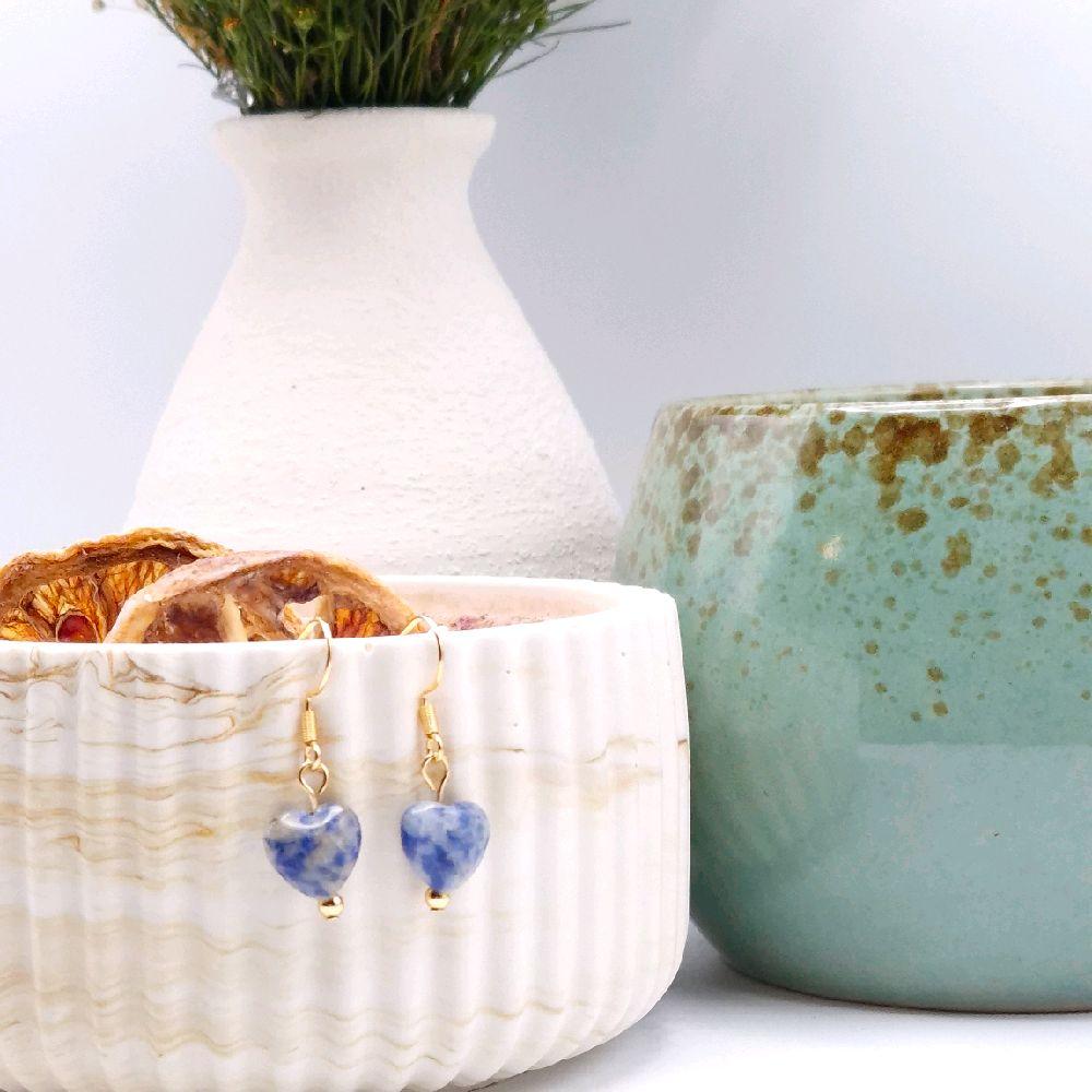 Pendientes corazón con sodalita natural cierre aro grande