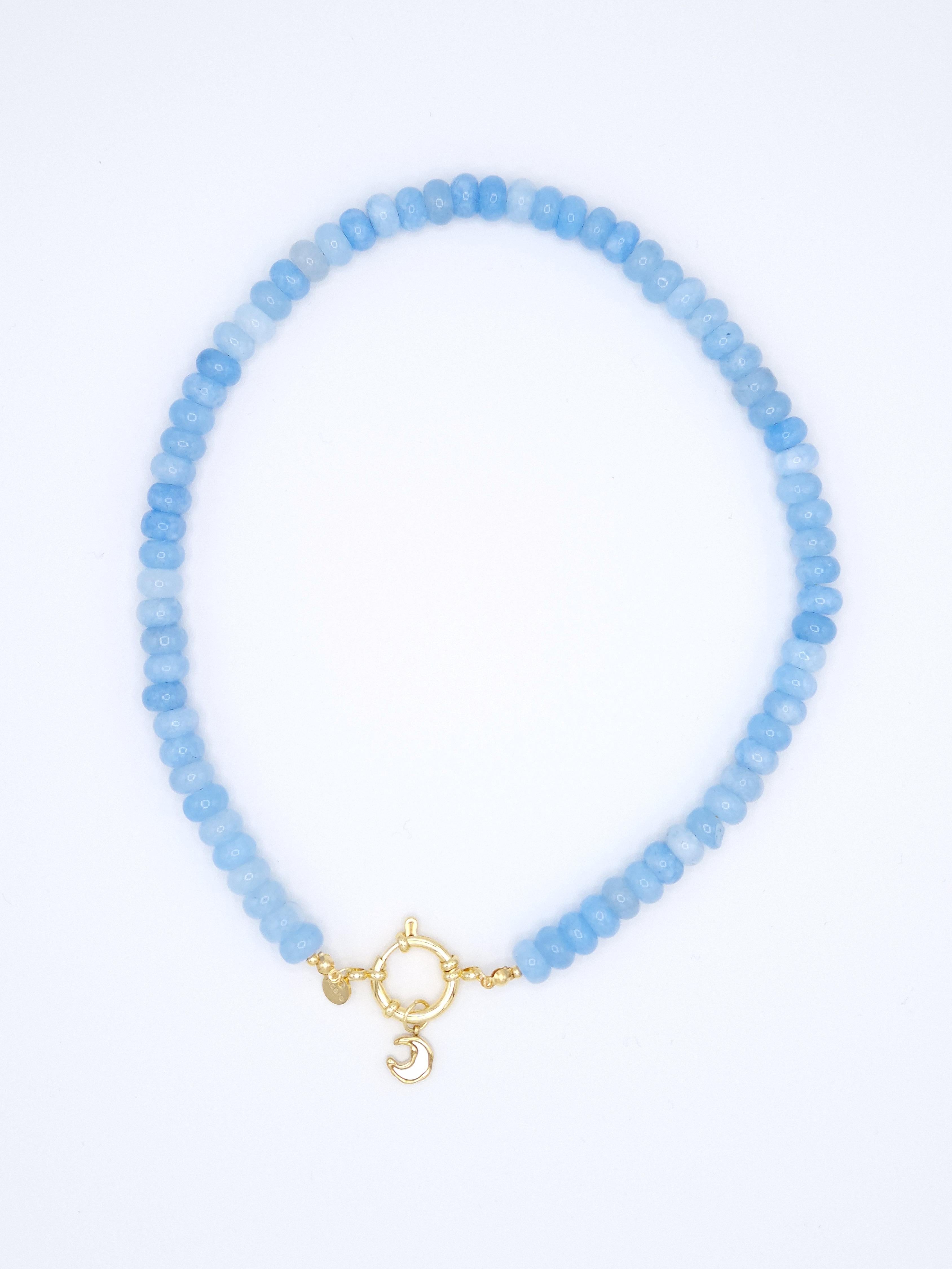 Collar luna creciente nácar azul detalle