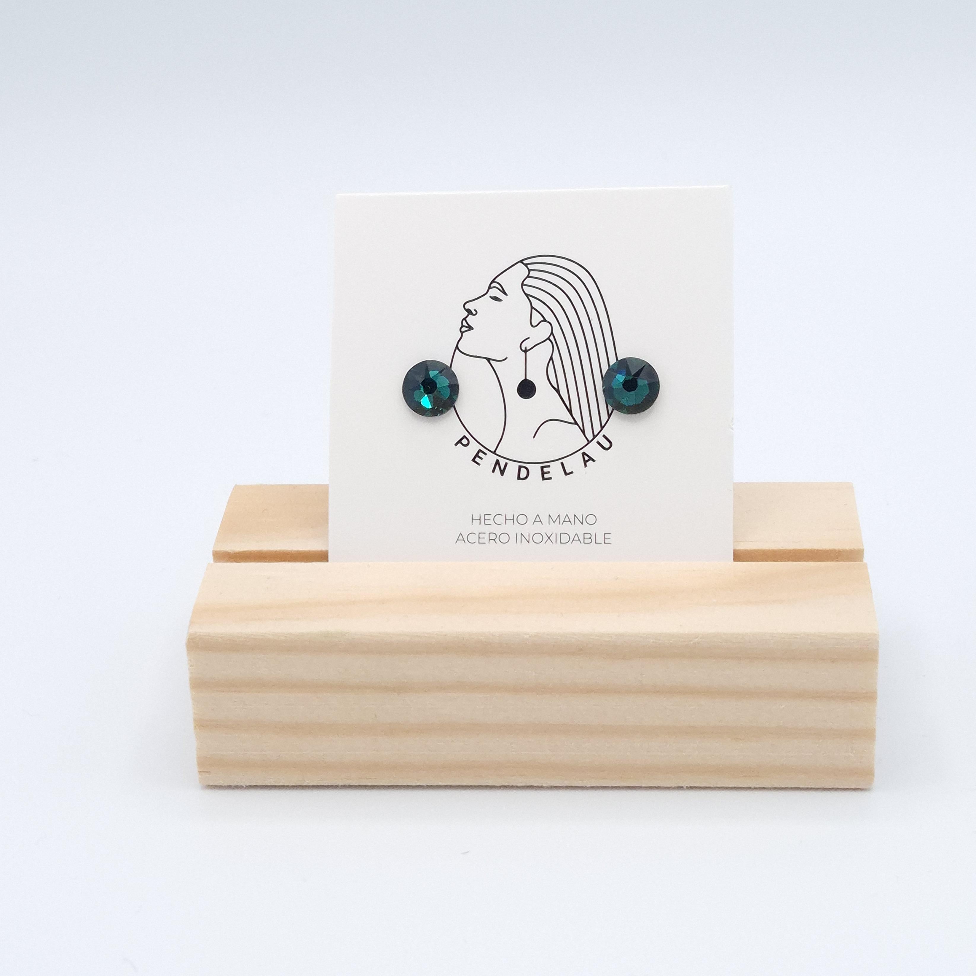 Pendientes de cristal verde azulado facetado con acero plateado