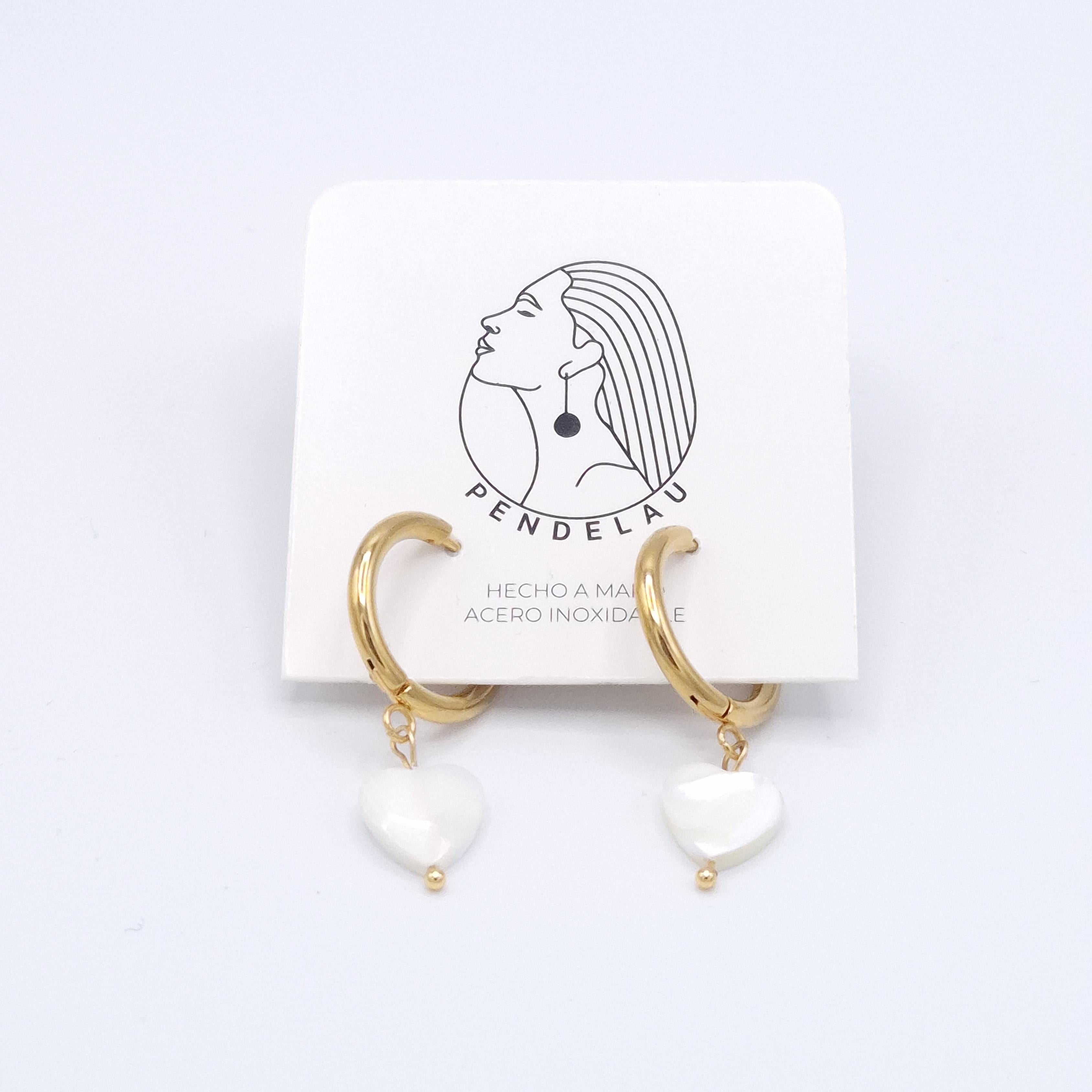 Pendientes corazón de nácar natural con acero inoxidable dorado