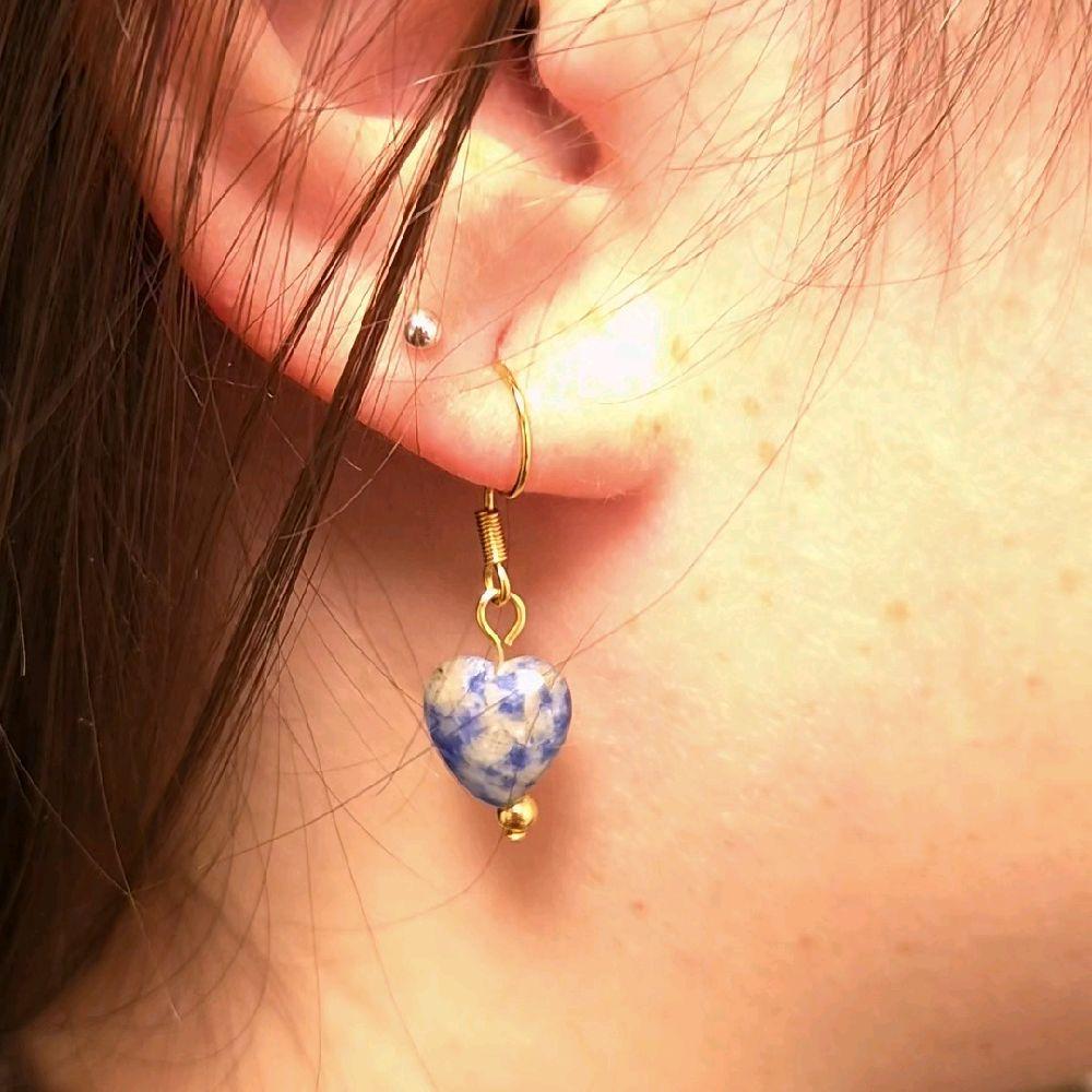 Pendientes corazón con sodalita natural cierre colgante