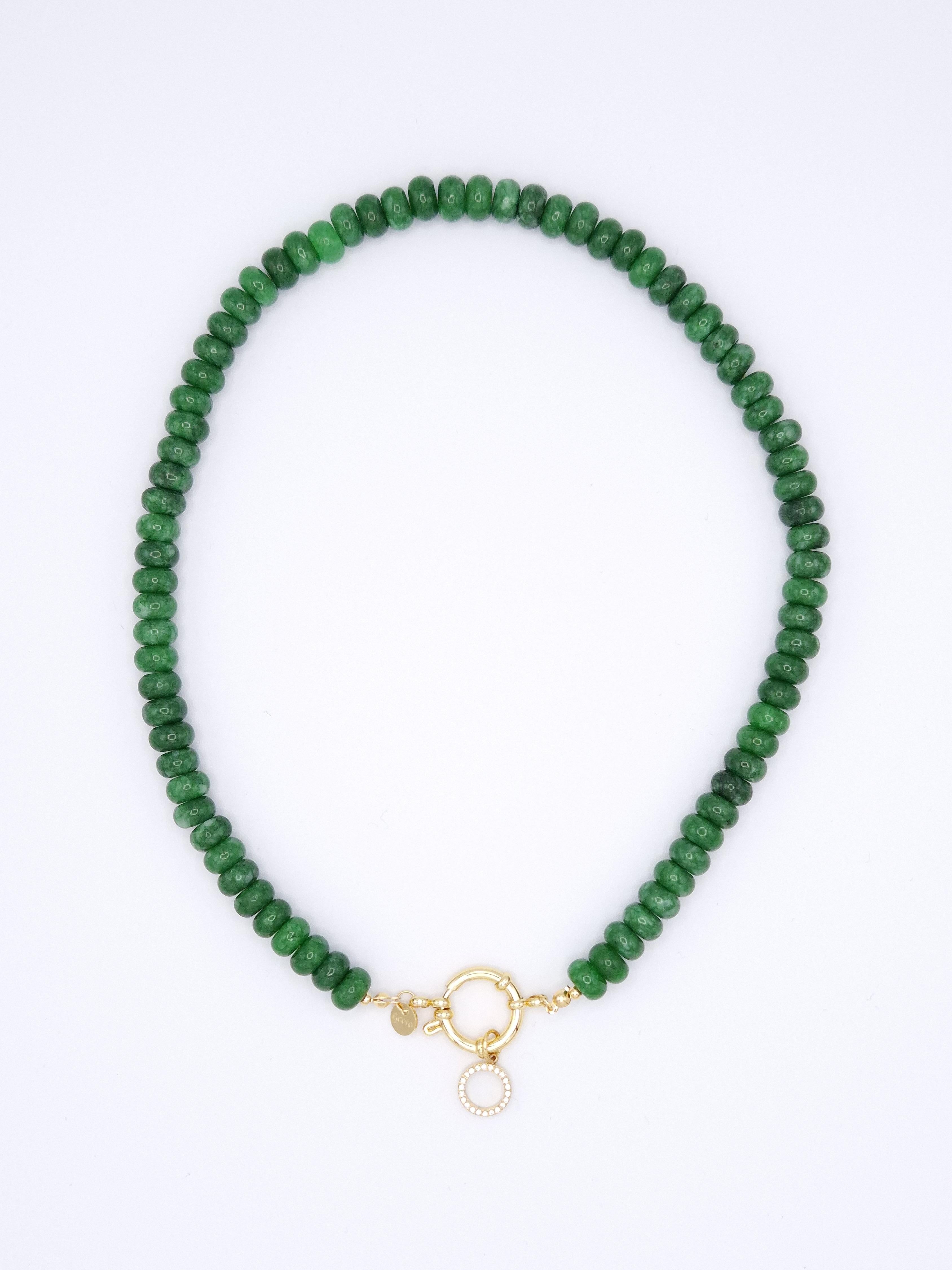 Collar cristales brillantes verde detalle