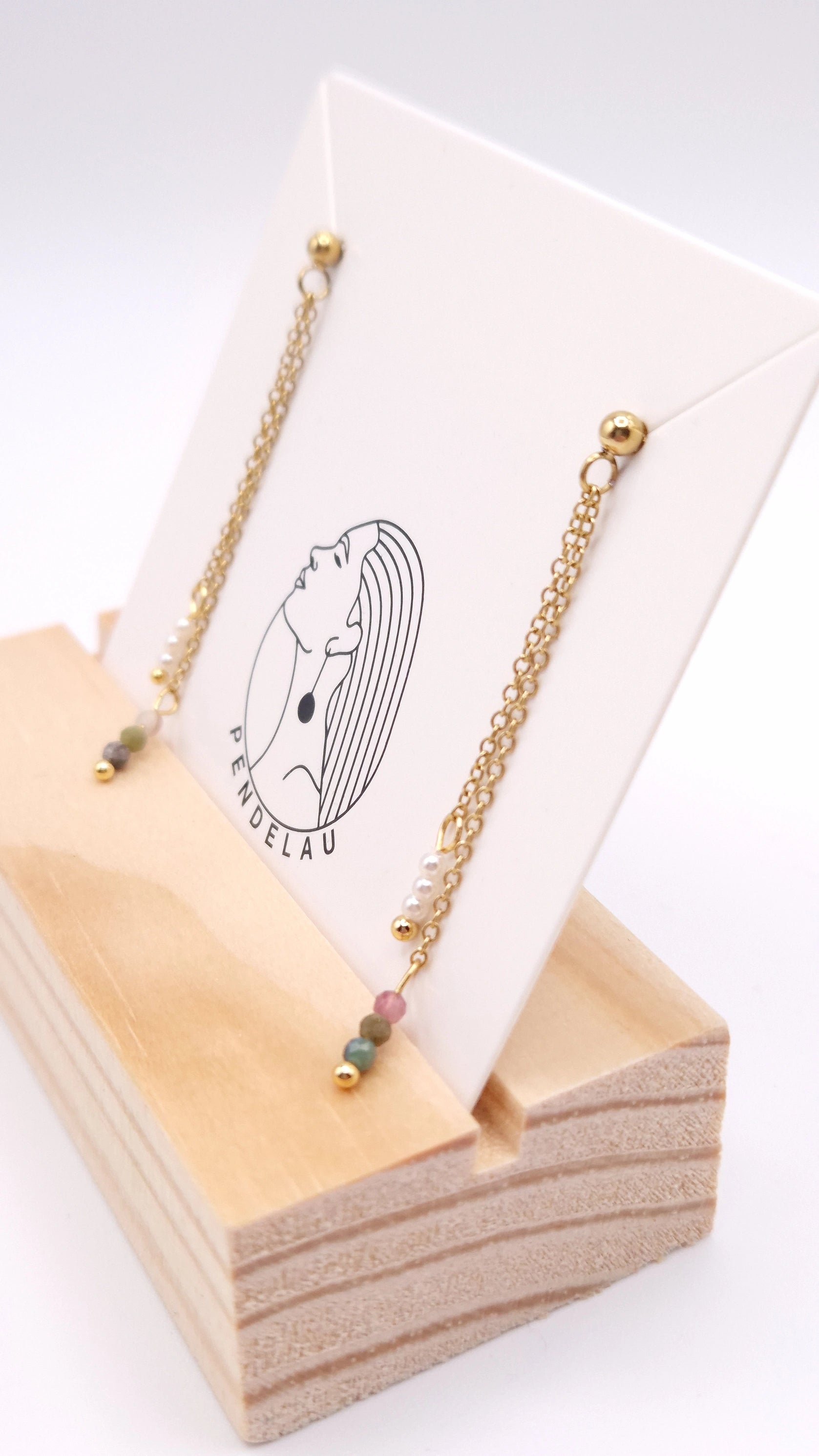 Pendiente cadena con perlas