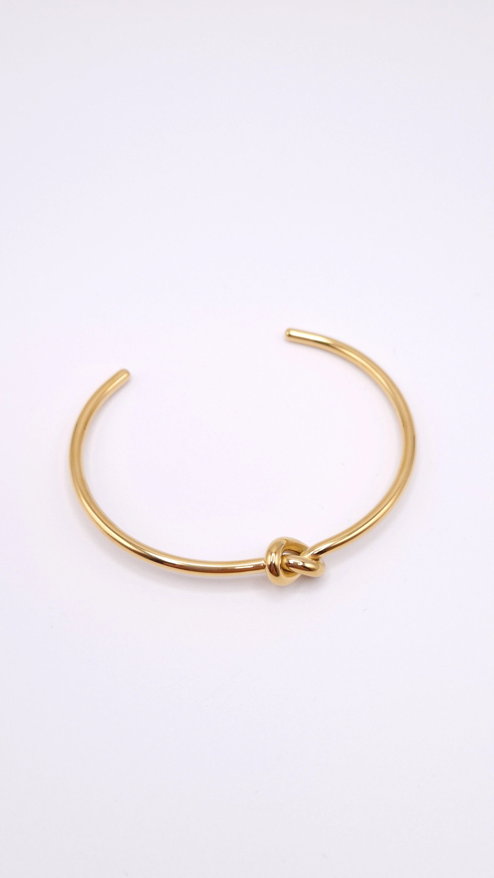 Brazalete abierto con nudo central