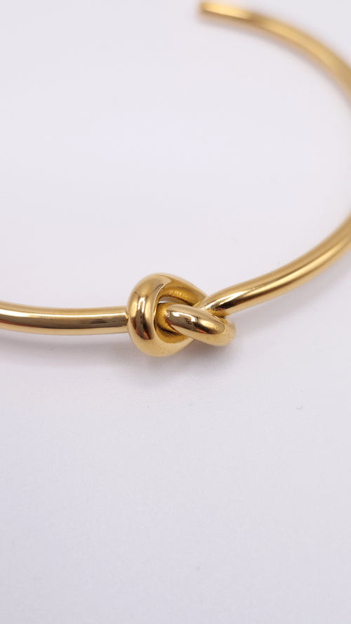 Brazalete abierto con nudo central